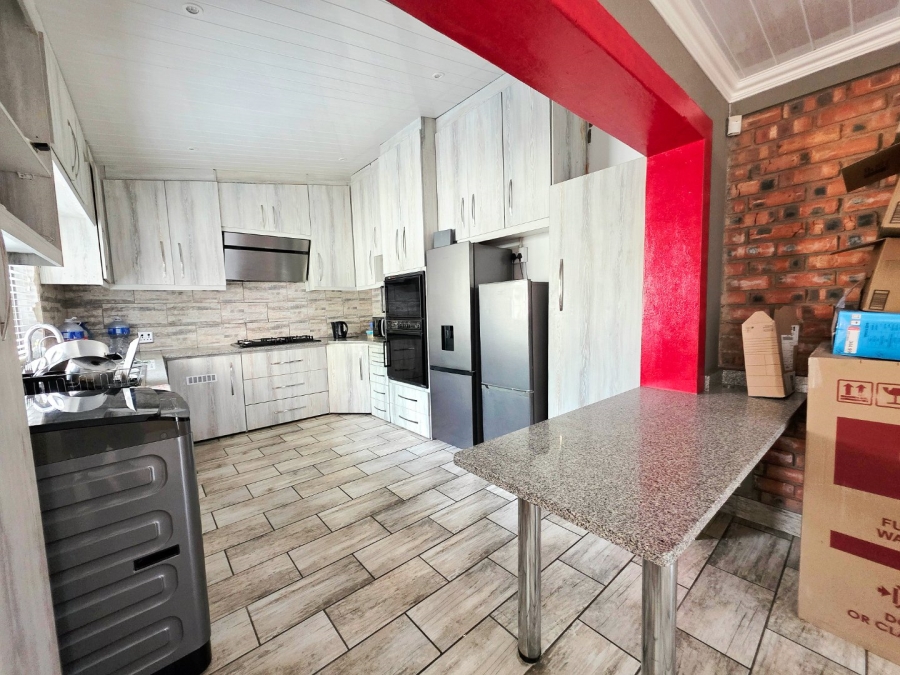 6 Bedroom Property for Sale in Brandwag Free State